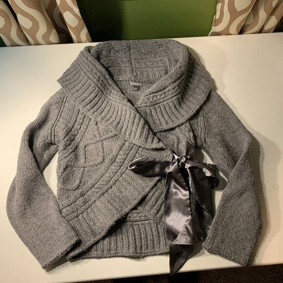 Apt. 9 Sweaters - Apt. 9 Gray cable-knit cardigan with satin bow closure, size Large